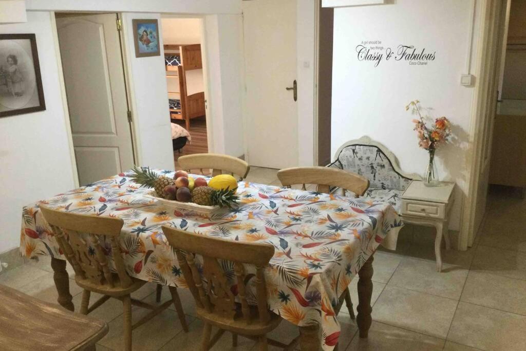 Peaceful 3 Bedroom 8 Person Ground Floor Apartment With Large Private Heated Pool La Digne-d'Amont Exteriör bild