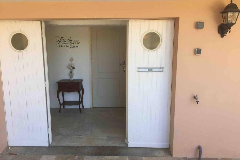 Peaceful 3 Bedroom 8 Person Ground Floor Apartment With Large Private Heated Pool La Digne-d'Amont Exteriör bild